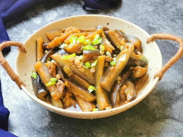 水淀粉|茄子这样做香浓入味，汤汁用来拌饭真解馋
