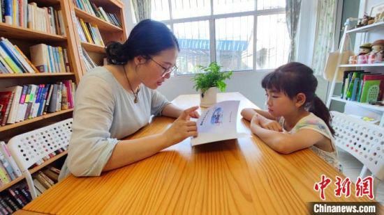 书籍|湖北女青年办公益书店 用书籍助“岛民”看世界