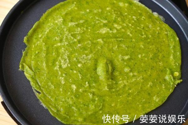 芹菜炒鸡蛋|用它这么做早餐饼够两个人吃，十分钟搞定，两块钱成本都花不到