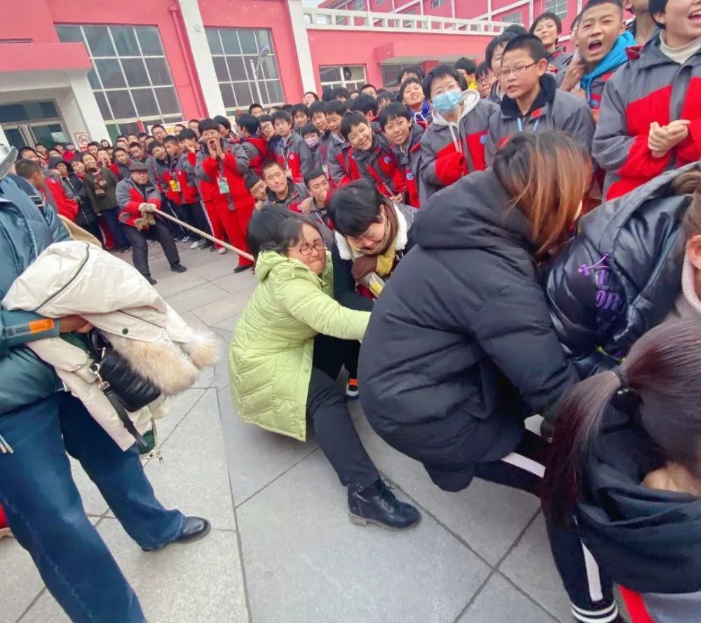 势如破竹|气贯长虹起 势如破竹升——北方中学联盟校区举行拔河比赛