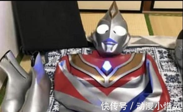 皮套|谁说演奥特曼必须穿皮套?他带着特技上镜,身上肌肉一清二楚