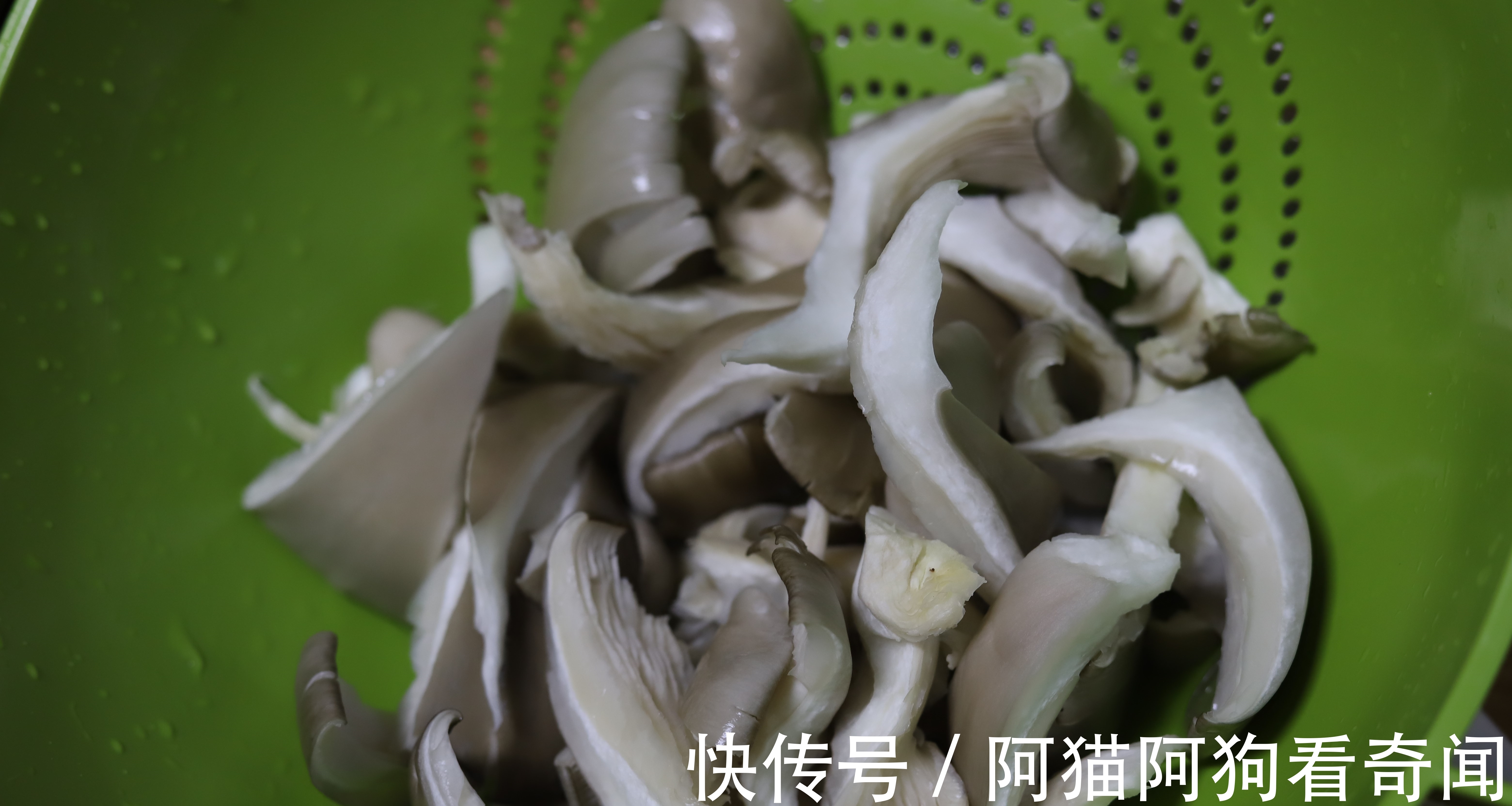 面糊|炸蘑菇时,不要直接下锅炸,多加一步,口感又香又脆不回软