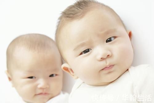 奶粉|同一天出生婴儿,一个母乳喂养,一个配方奶喂养,半年后差距明显