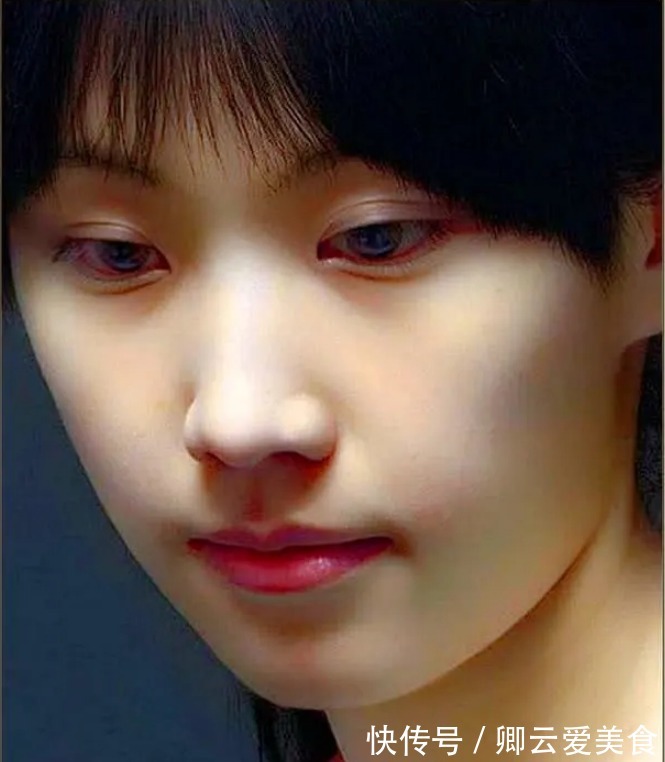 水珠&日本画家挑战冷军,一幅水中少女获得众人称赞,连水珠都画出来了