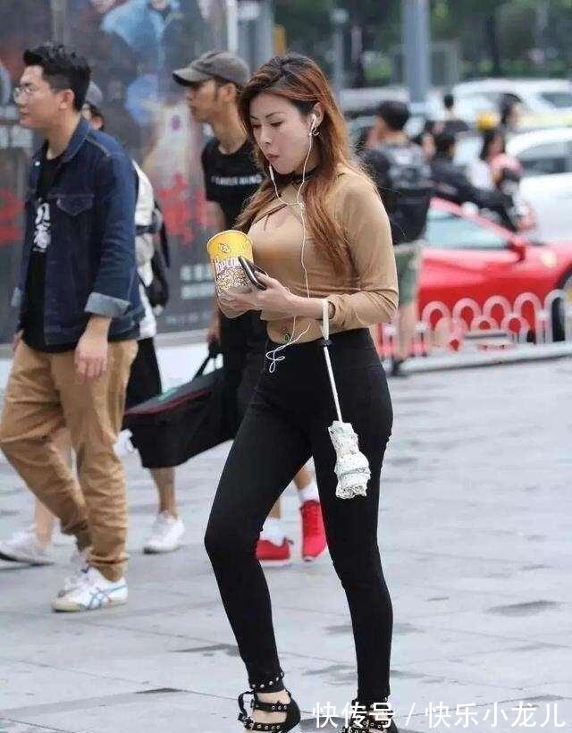 时尚 打底裤助你站在前沿时尚元素,展示年轻女孩的时尚表情,清新休闲