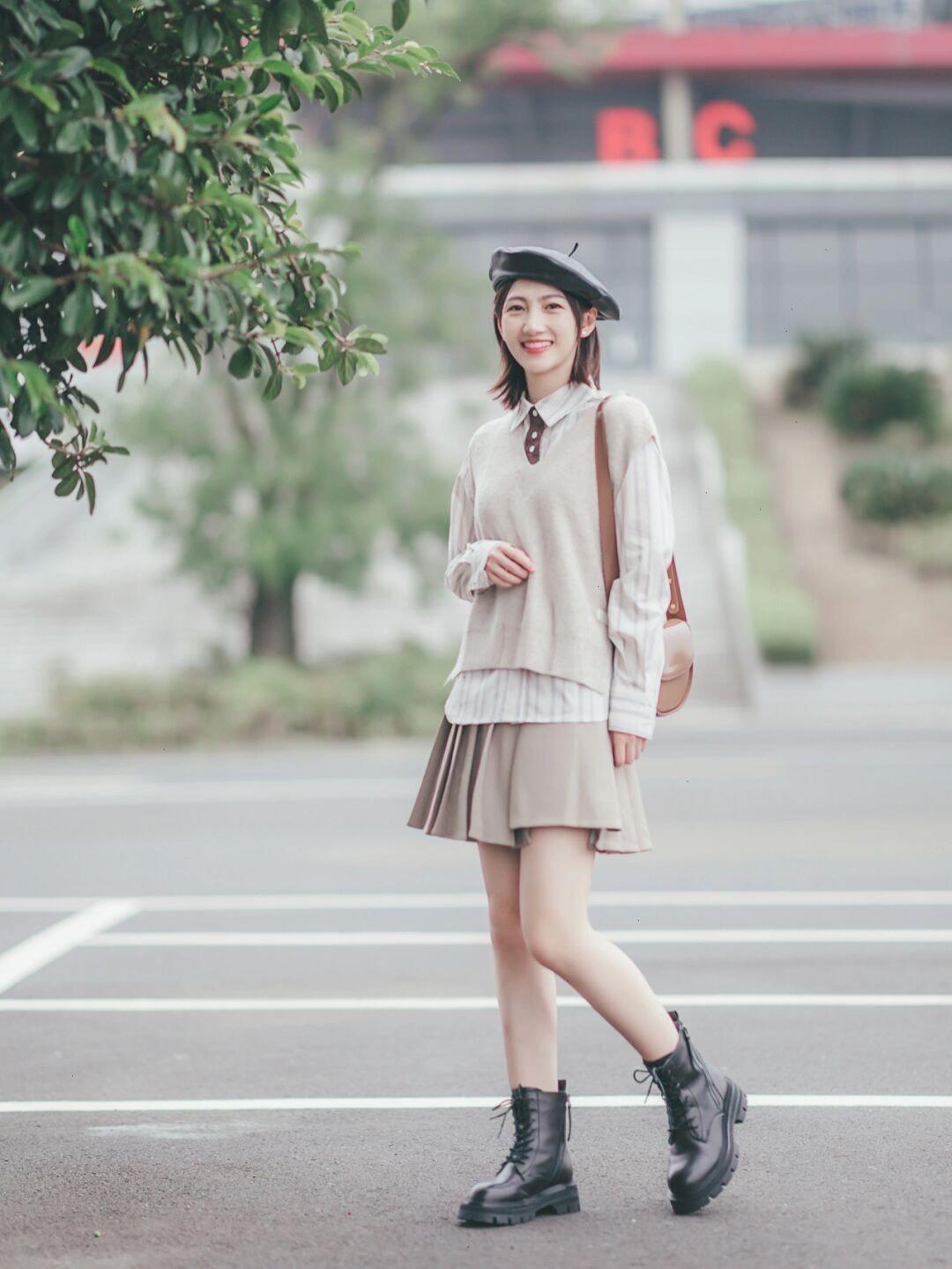 搭配|秋季通勤风怎么穿?白色长款大衣+牛仔裤,清新又时尚!