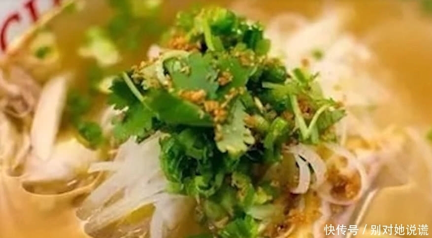 農(nóng)村這種野草，幾十年前是“豬飼料”如今一斤50元根莖成稀罕貨