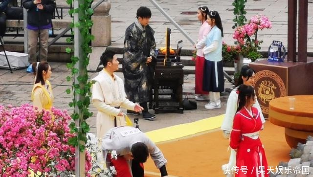 cos|跑男CP分组,杨颖张彬彬一组,黄旭熙周也一组,蔡徐坤小组养眼