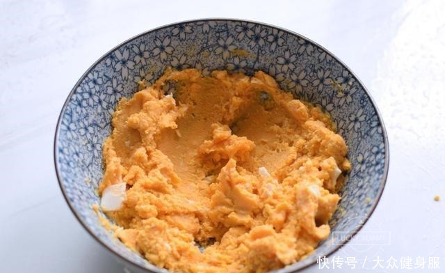 豆腐加这个一起烧,味道太鲜美,汤汁都吃光,米饭都不够吃了!