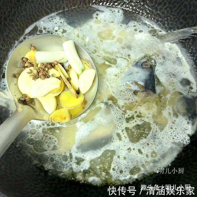做鲅鱼时,有人油炸有人煮汤全不对!教你正确做法,太鲜了