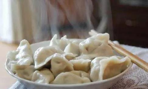 包饺子调肉馅,记住“3不加”,饺子香味足、汁水多,不硬不柴