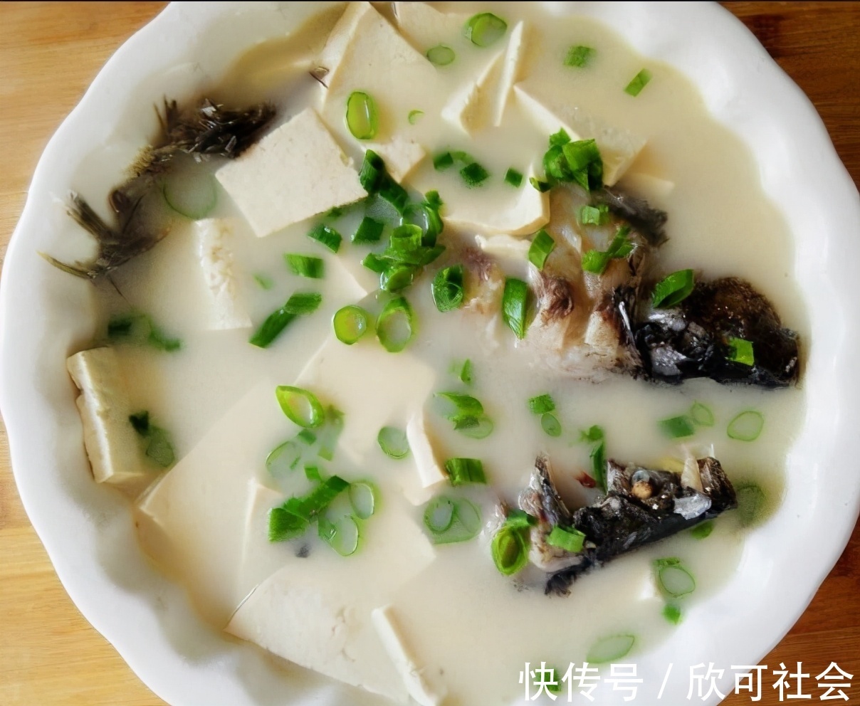 心脑血管|鲫鱼豆腐汤，这样做汤汁奶白，不粘锅，味道鲜美