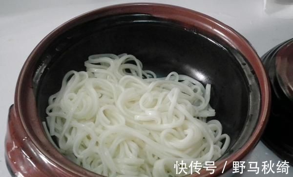 朋友|外国朋友吐槽中餐吃不饱，看了他点的菜后我笑了：能吃饱就怪了