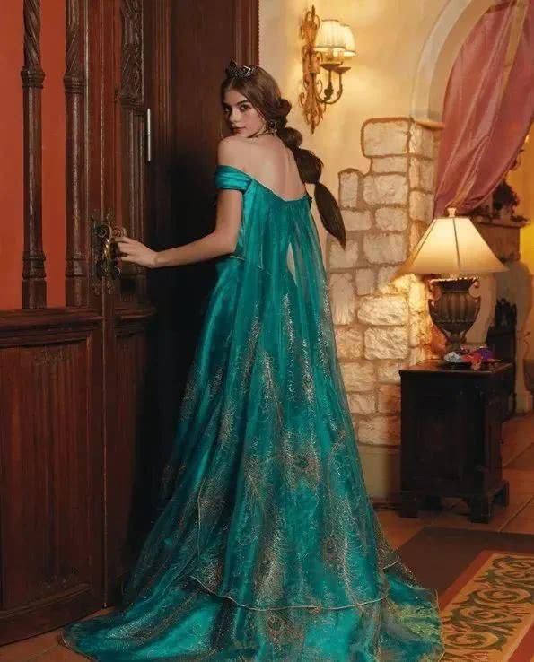 把冰雪奇缘做成婚纱这些迪士尼公主穿的婚纱裙也太好看了