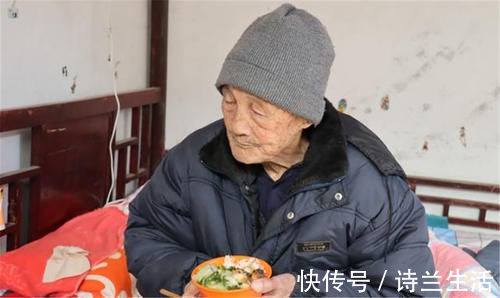 老人家|有种“新型啃老”正在蔓延,父母被慢性榨干,却还夸子女孝顺