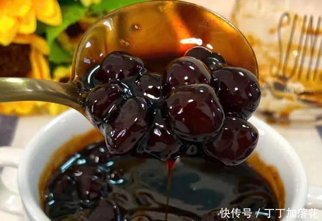 生意|秋天的第N+1杯奶茶,校园奶茶店生意都很红火