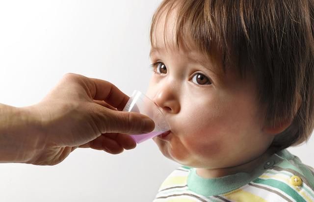 烦躁不安|宝宝出现这些情况 说明进入猛长期爸妈不当回事会伤害孩子！