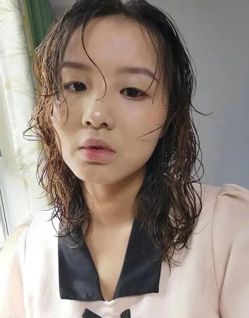 长期涂口红的女生，嘴巴这5个问题很明显，中两个就该注意了！