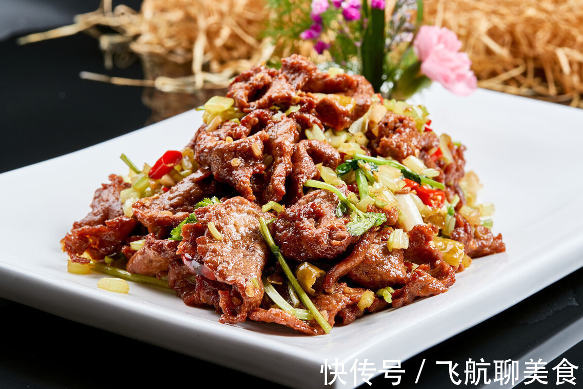 干辣椒|炒牛肉时,别再用生粉腌制了,教你一招,牛肉炒得又嫩又好吃