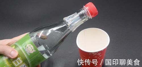 塑料瓶|你家有废旧的塑料瓶吗？简单一改造放在厨房，一年能省下不少钱