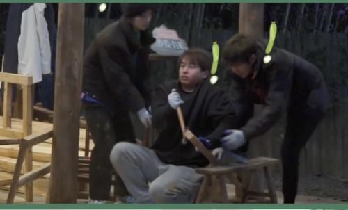 《向往5》第二期最新合照，仓库开仓放粮，张艺兴摔在泥地里？