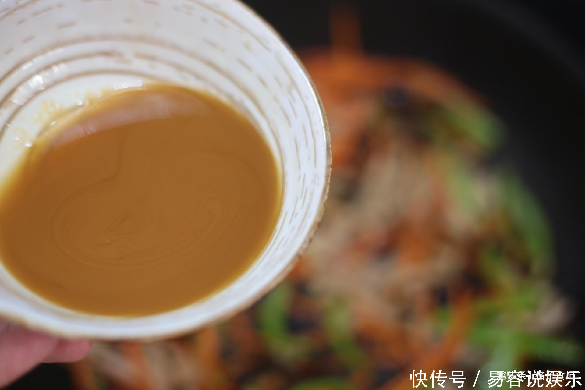 鱼香肉丝别总用猪肉,换成此肉,鲜嫩美味特下饭,米饭多吃2大碗