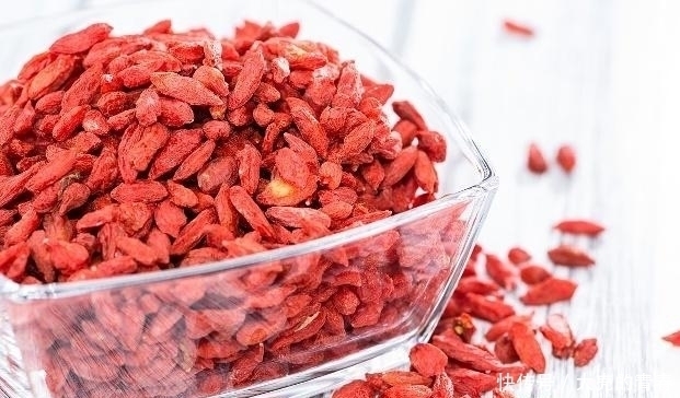 枸杞|黄芪和“一物”天作之合，坚持每天喝，养肝排毒，血栓可能绕远路