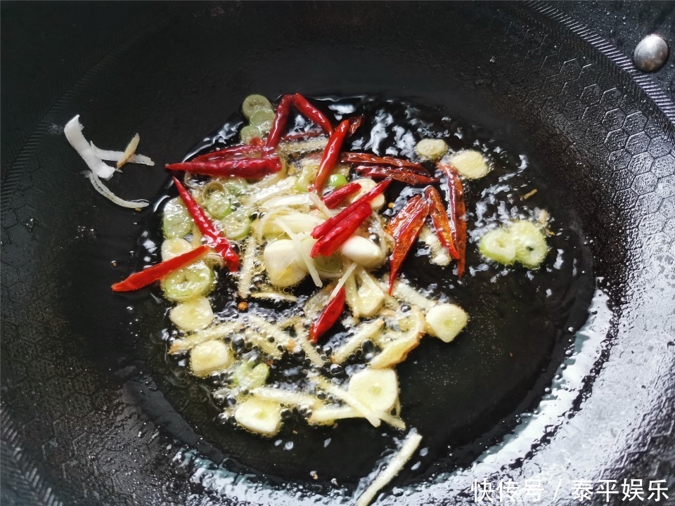  怎样在家把手撕包菜做得好吃，学会小窍门，轻松做出大厨味道