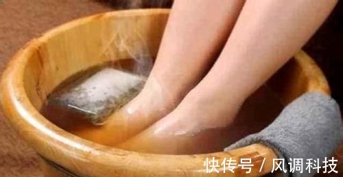泡脚|秋冬季,每天晚上用热水泡脚,是养生还是“伤身”?早做了解