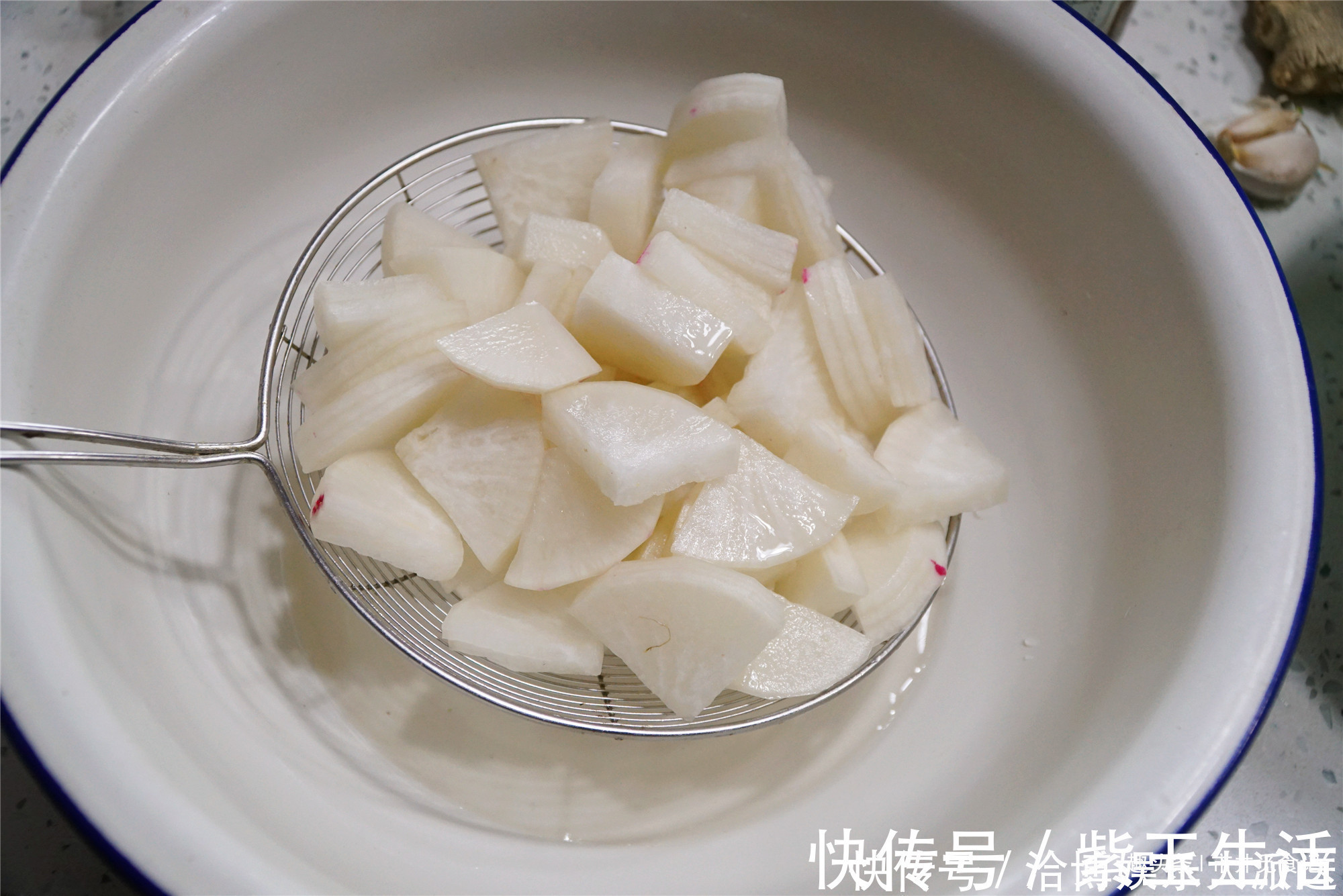 酸辣腌萝卜|做腌萝卜,别只会加盐和酱油,分享饭店用的秘方,简单好吃嘎嘣脆