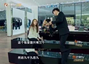 16岁不会穿衣，吃饭靠人喂，参加《变形计》后，她竟然变成了这样