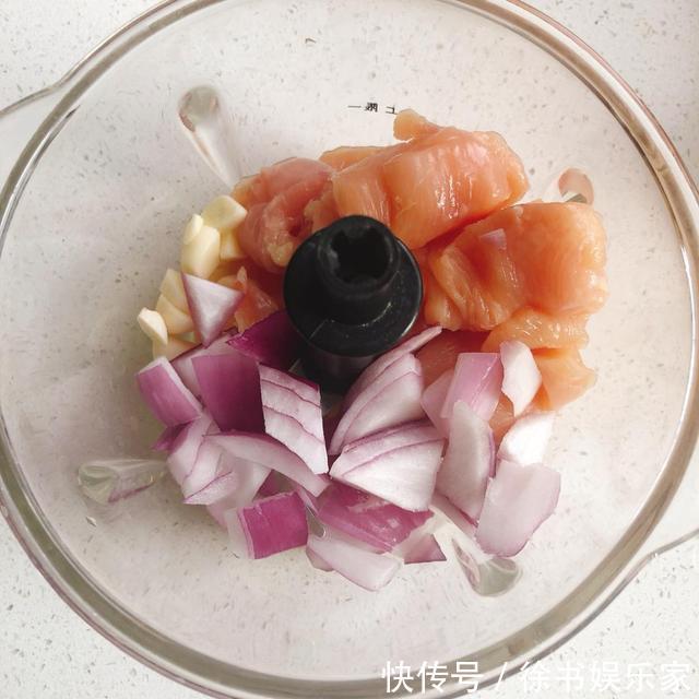好吃|鸡胸肉此做法简直太好吃了,美味又减脂,营养还丰富