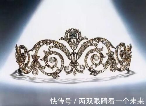 酒红色!欧洲皇室珍藏的惊艳王冠,造型独特有韵味,每一顶都美得令人窒息