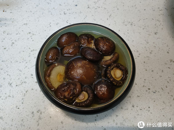 调饺子馅，先打水就错了，掌握“盐水味油”口诀，流油流汁特美味