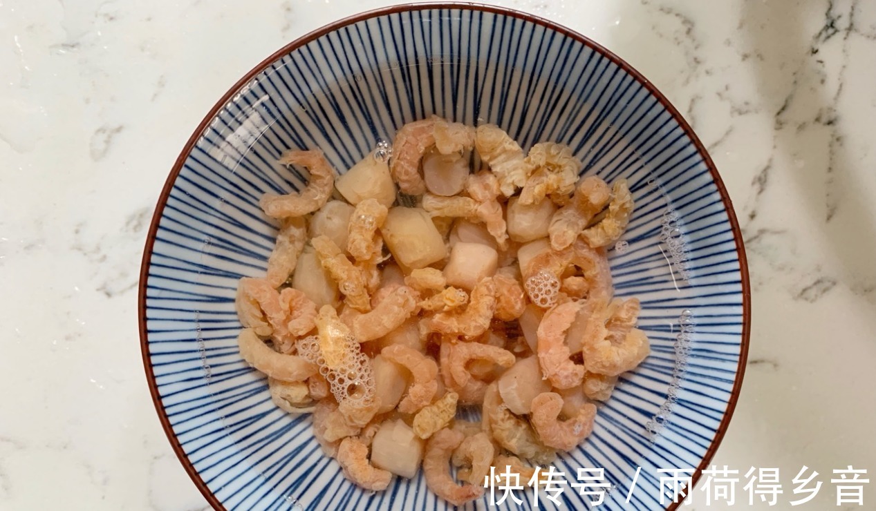 海鲜搭配粉丝一起烹饪，味道太赞了，大人孩子都说好吃！