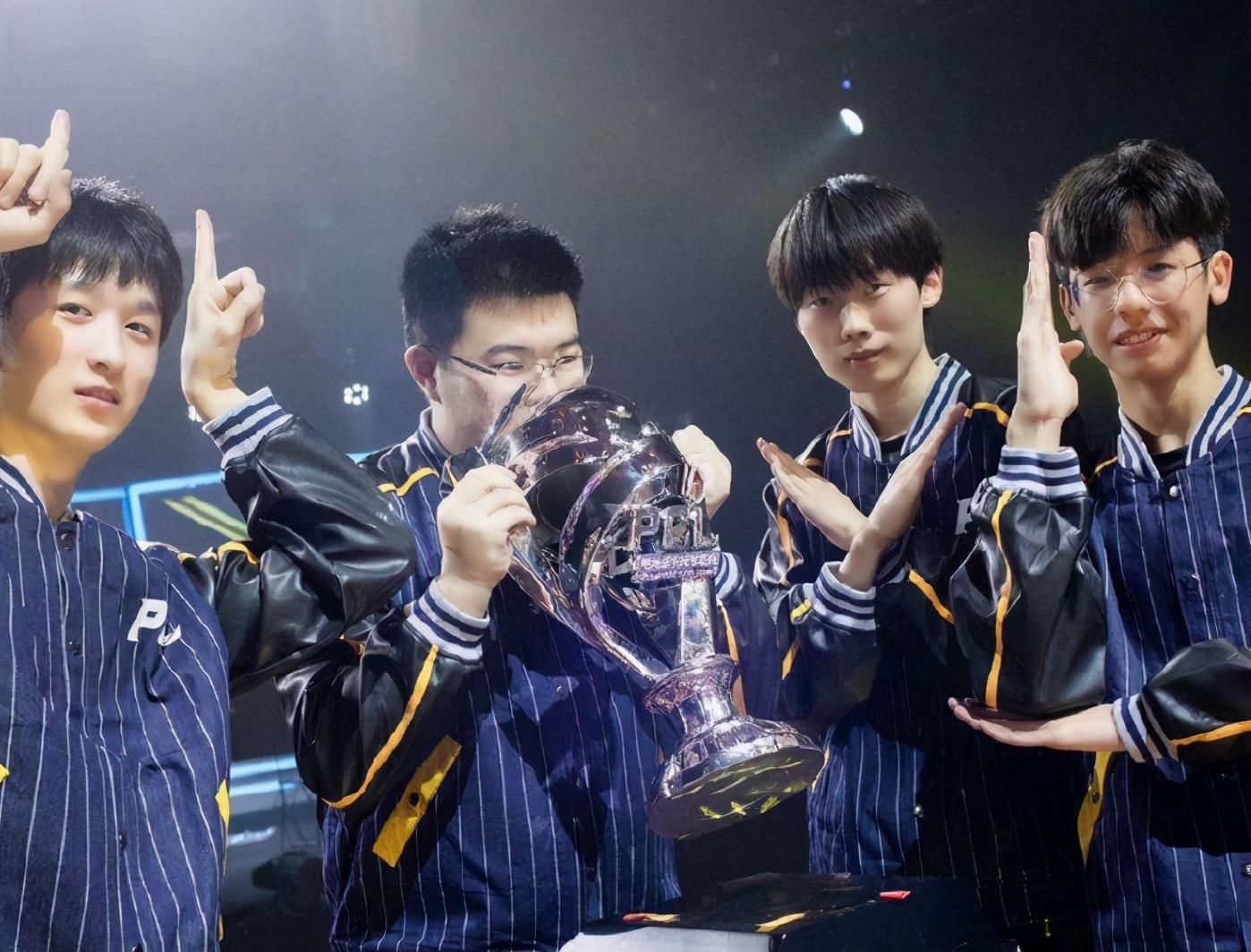 绝地求生和平精英双料冠军?4am用成绩证明什么才是王牌之师