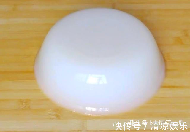 原来凉粉的做法这么简单,只要掌握好比例与做法,新手也能学会