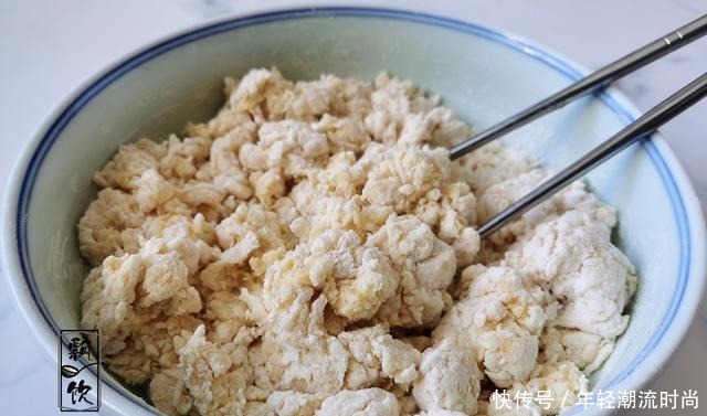 做烧饼别用水,这做法,皮酥里软,喷香,空口能吃撑,比面包都香