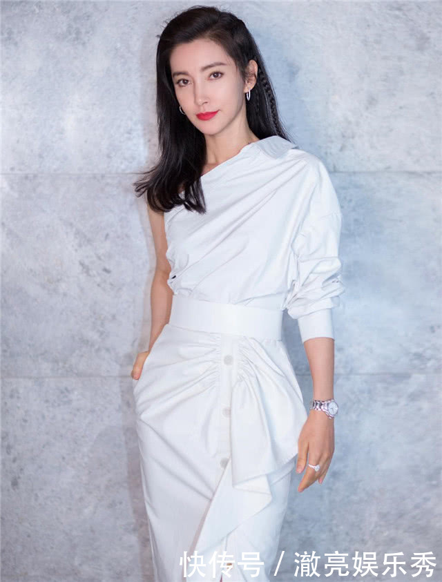 女人戴“手镯”还是“手表”好看?三个理由告诉你,戴错很尴尬!