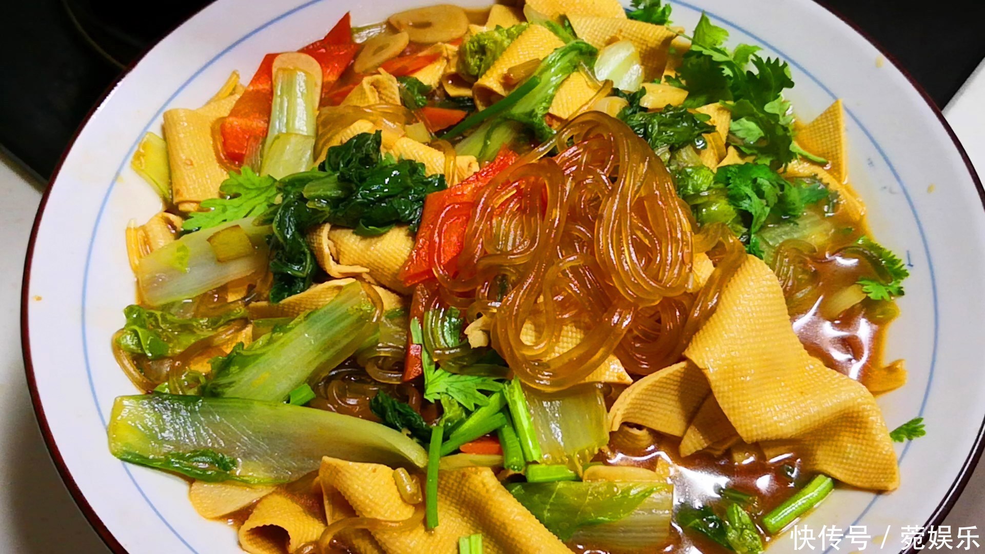 炖粉条时，多加2样食材，味道格外香，每次上桌汤都不剩下，香！