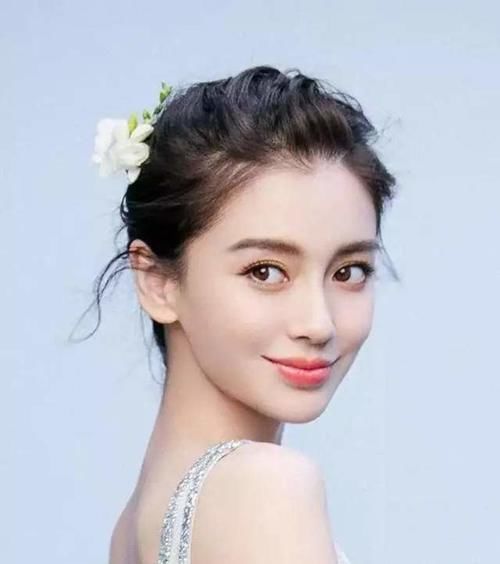 气质|冬天再懒也不要散着头发了,有静电!试试这几款扎发,气质又迷人