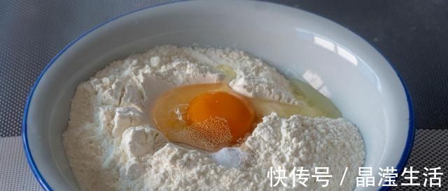 做法|油条最简单的做法，不用泡打粉，加上它，个个空心又酥脆，太香了