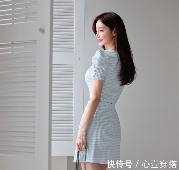 时尚|女神孙允珠高清时尚搭配:蓝色莎草汐砂清凉海岛包臀裙