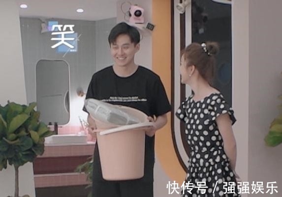 《心动4》麦穗聊节目内幕,称上厕所都要戴麦,帮小孔马董洗白