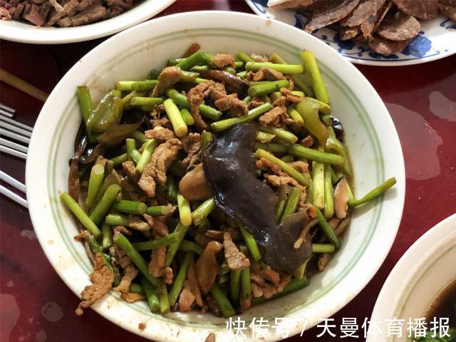财神|大年初二回娘家拜年,十道菜多年未变,夫人说贵客来了才能吃上