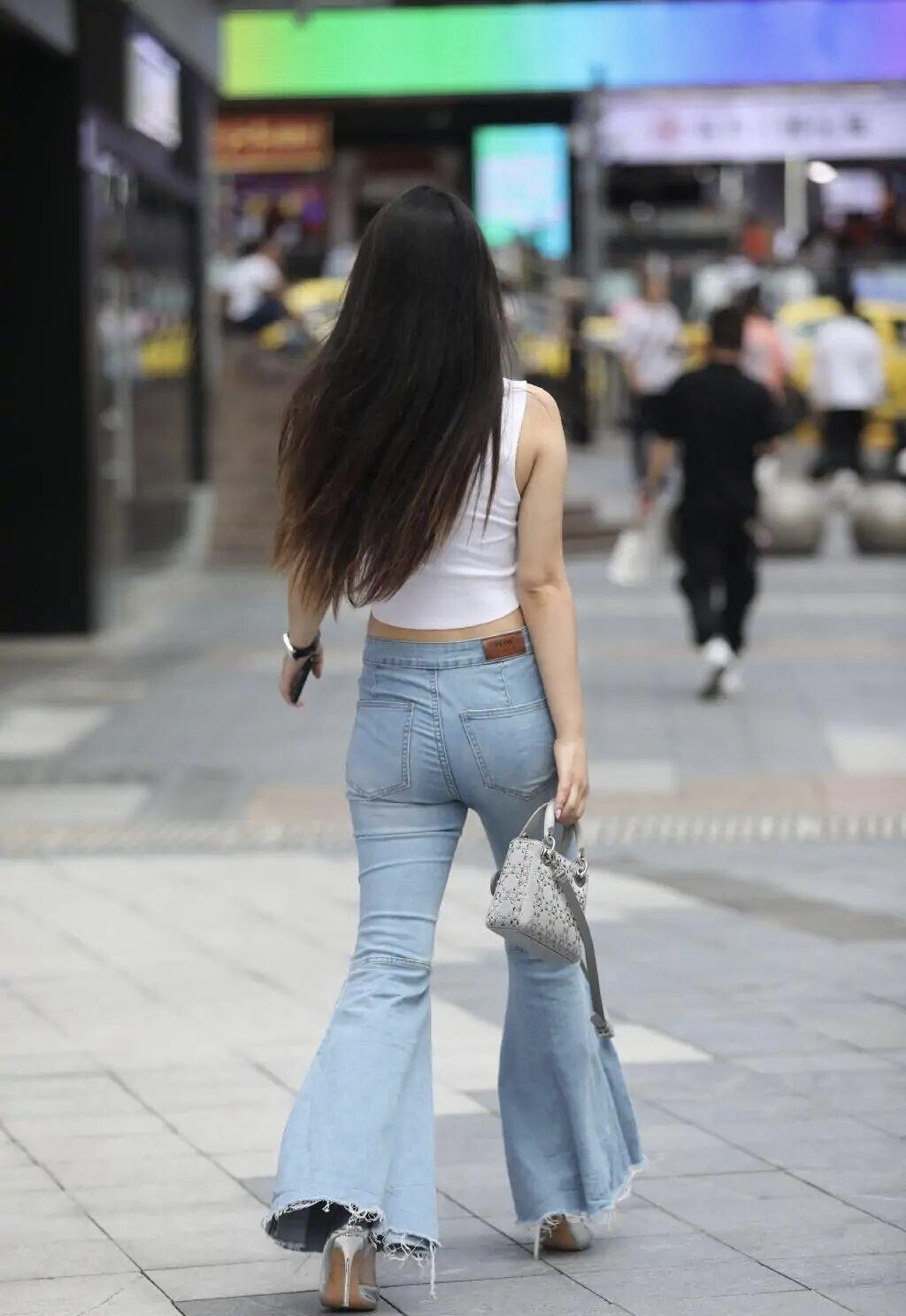 身姿 “沙漏型”身材如何展现抓住穿搭核心点,曼妙身姿也就不远了!