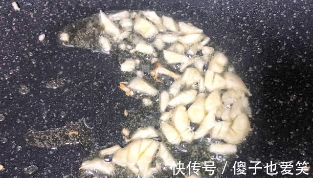 止咳|咳嗽最怕吃这菜,3块钱2斤,简单一炒,润肺止咳,家人常吃不咳嗽