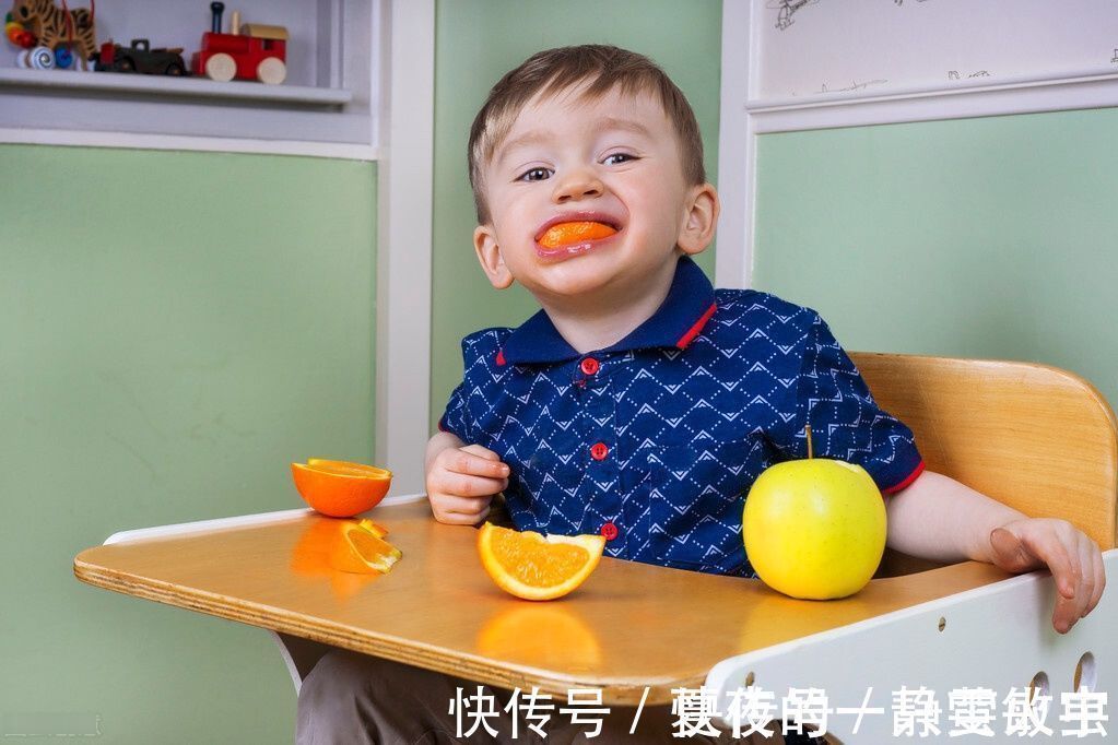 牙齿|孩子长出“双排牙”太难看？是乳牙脱落太晚导致的，需要适当刺激