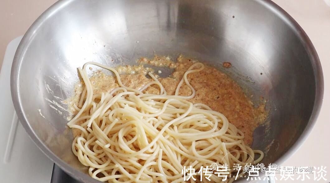 意面|一个人的午餐,从不点外卖,这样吃,10分钟做好,天天吃也不腻