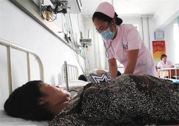 流产|55岁婆婆怀孕,儿子女儿都劝她流产,孩子生下来儿媳却乐了